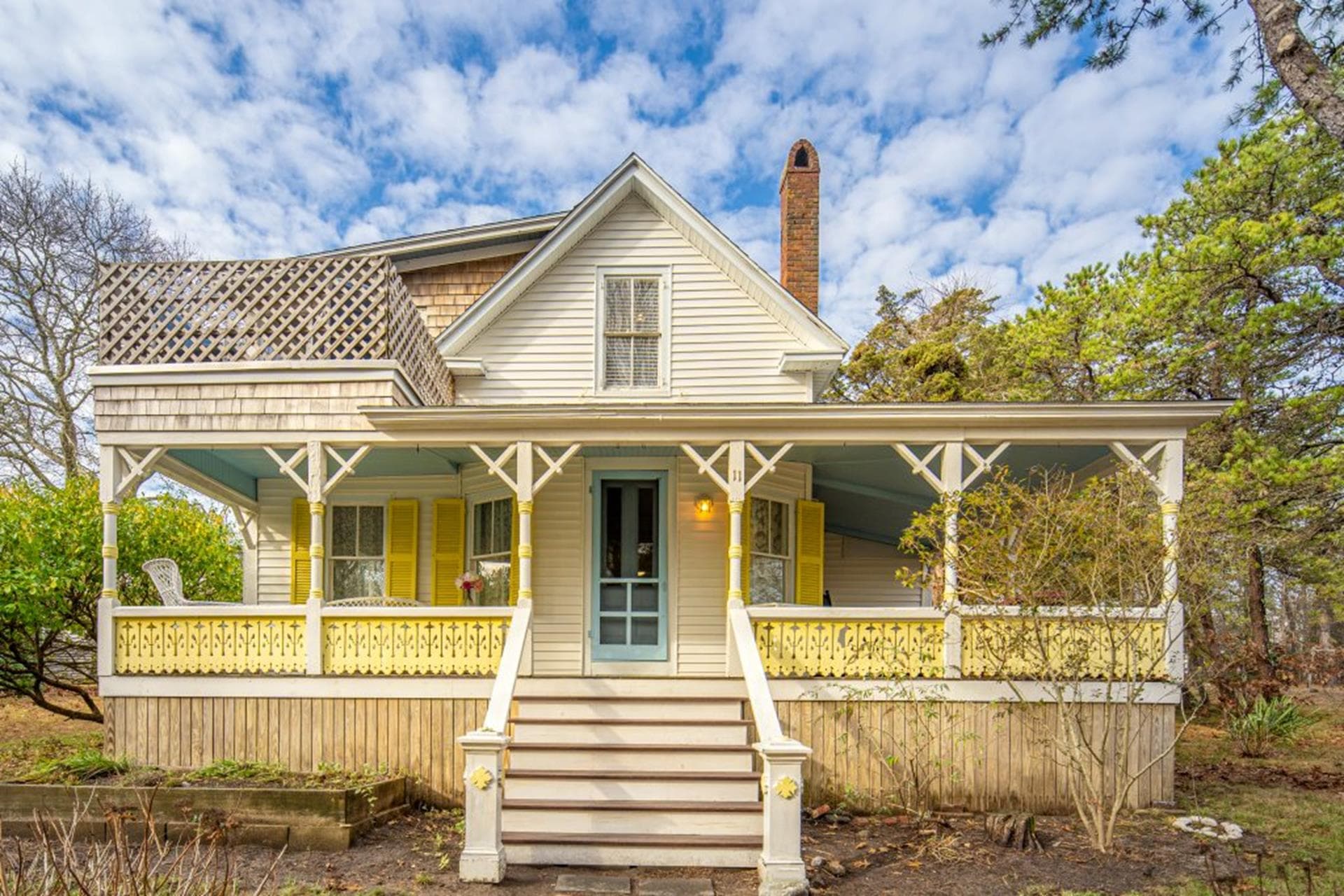 House on 11 Rowland Ave in Oak Bluffs